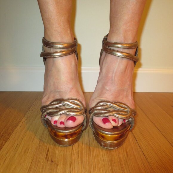 GUCCI Gold Platform Sandals - Picture 2 of 9